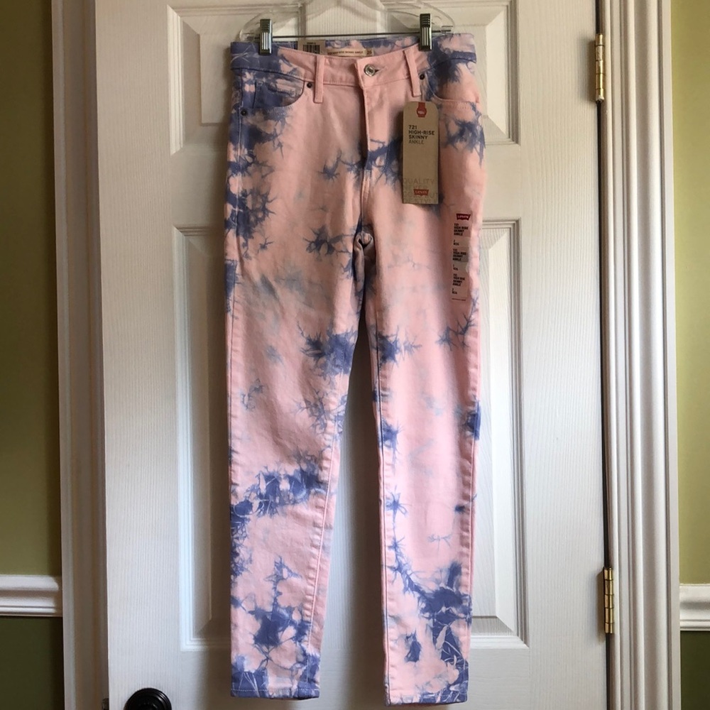 NWT gorgeous tie-dye Levi’s jeans size 2/26